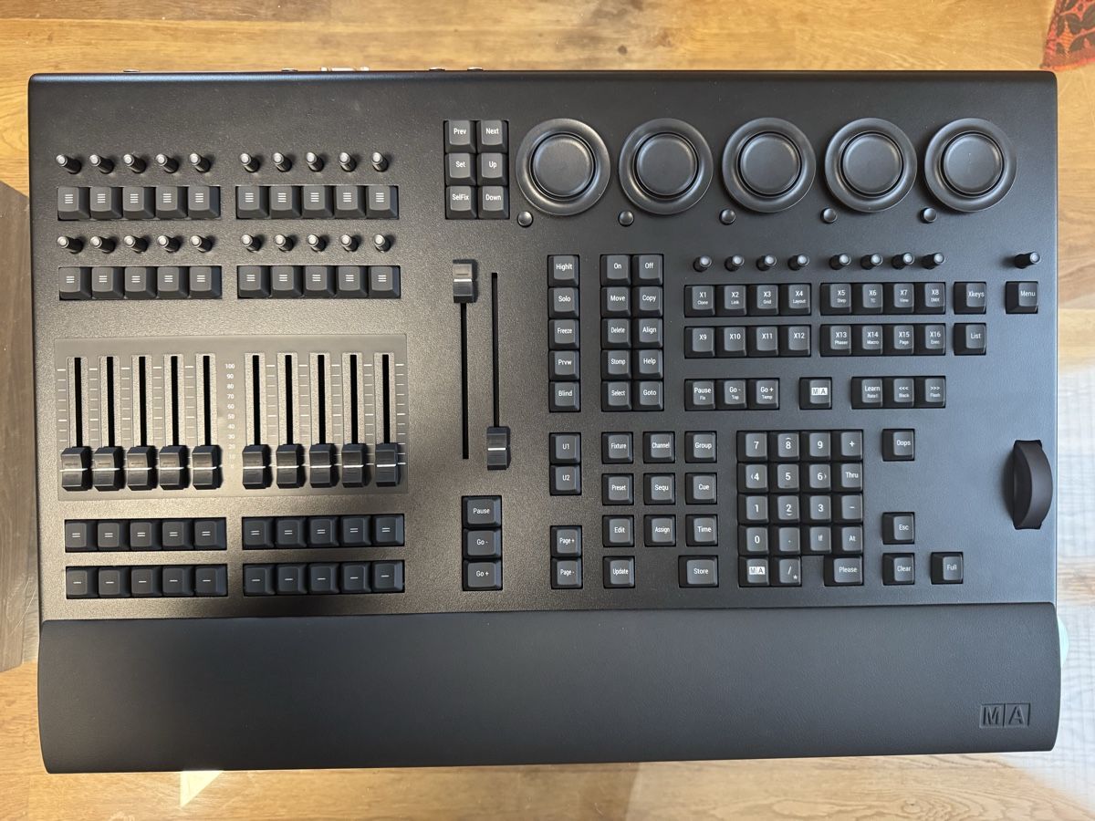 Sistema di controllo: MA Lighting grandMA3 onPC Command Wing + Flight Case + Lamp – Nuovo (secondo la descrizione) da Rüti ZH venduto da haq_kq8t