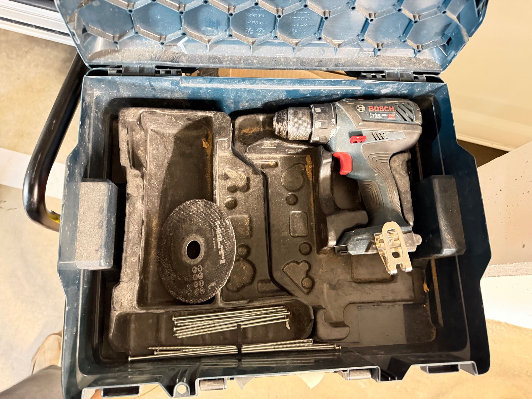 Bosch Trapani: BOSCH Akuschrauber mit Koffer ab 1.- siehe Bilder – Usato da Zollikofen venduto da Level_911 2