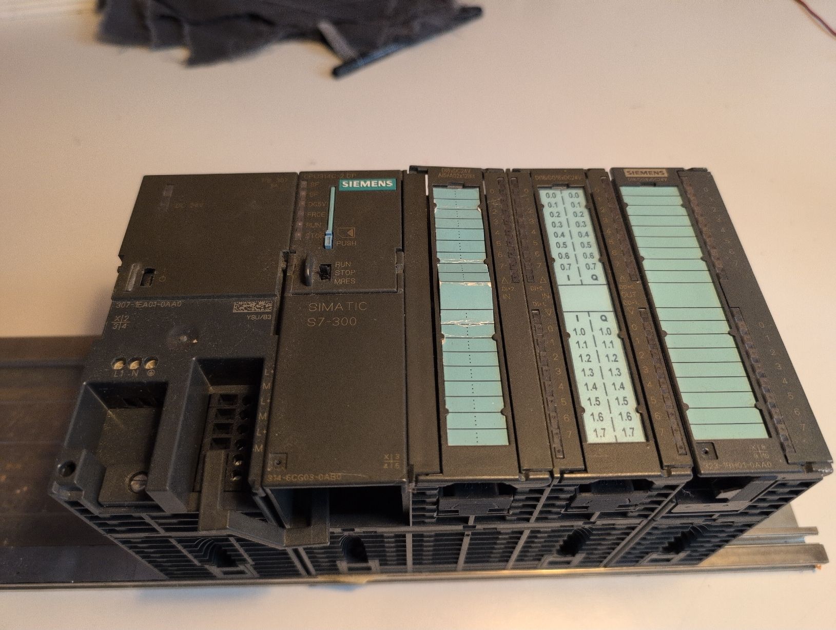 Siemens Elektronikbauteile: Siemens Simatic S7-300 CPU314C-2 DP inklusive IO Module – Defekt aus Muttenz von meo_5bvq