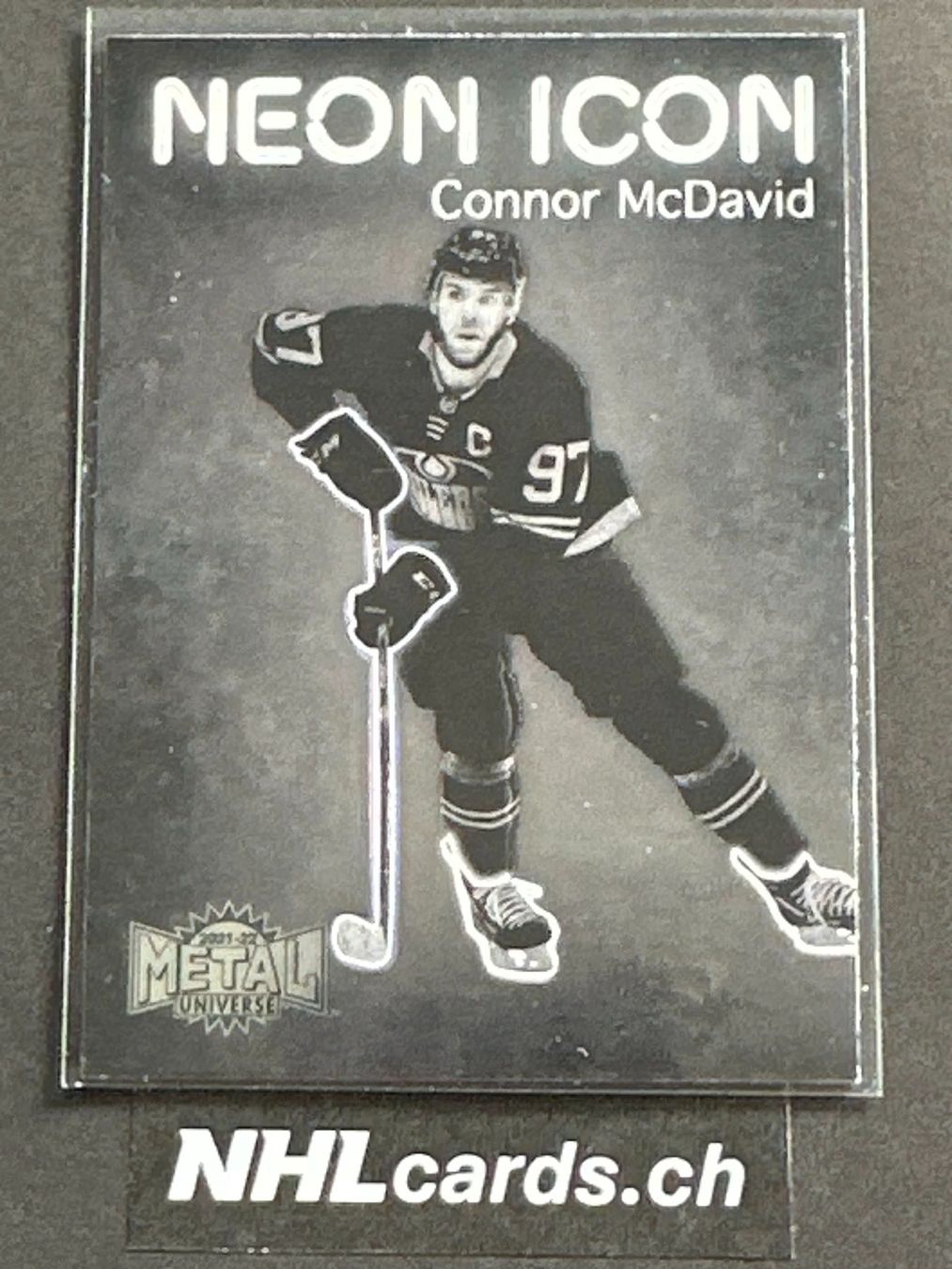 NHL Carte collezionabili: Connor McDavid NHL Neon Icon Insert Card – Usato da Belp venduto da nhlcards.ch
