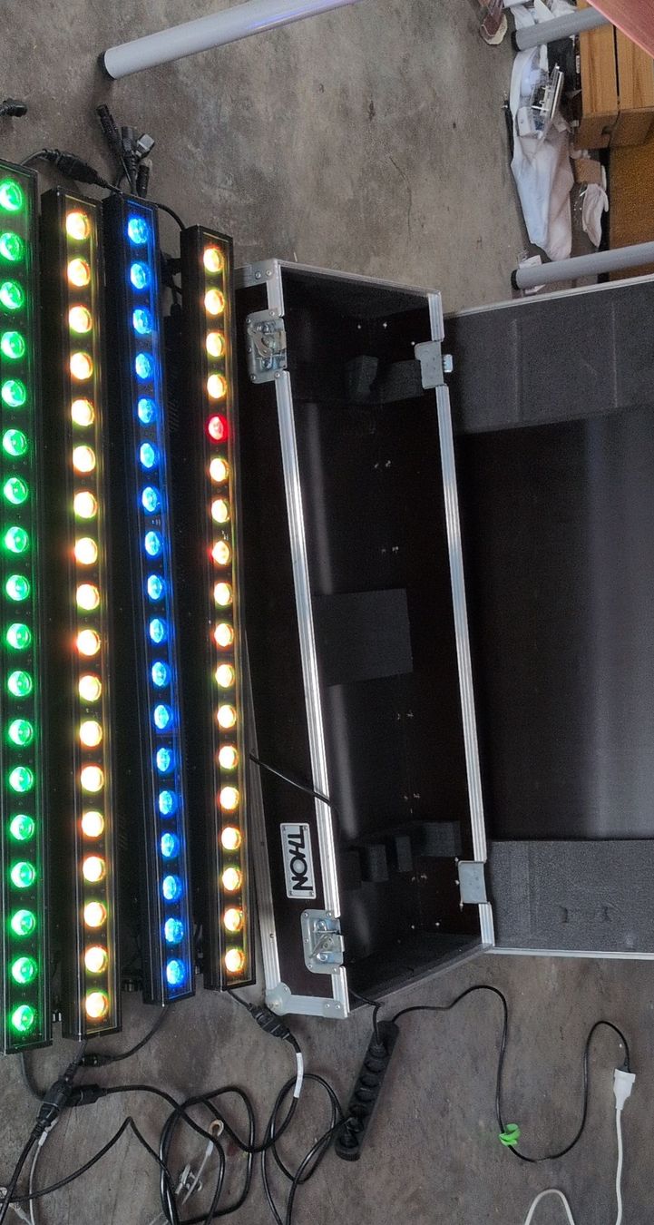 ADJ Lampade: 4x ADJ LED Mega TriBar inkl. Transportcase – Usato da Neunkirch venduto da chandips