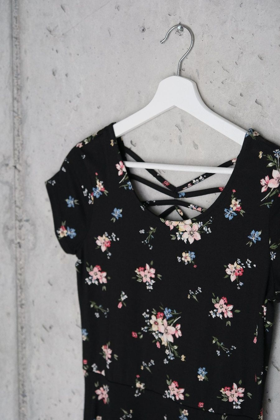 Vestiti: Kleid mit Blumenmotiv – Usato da Wohlen AG venduto da Exitburn 1