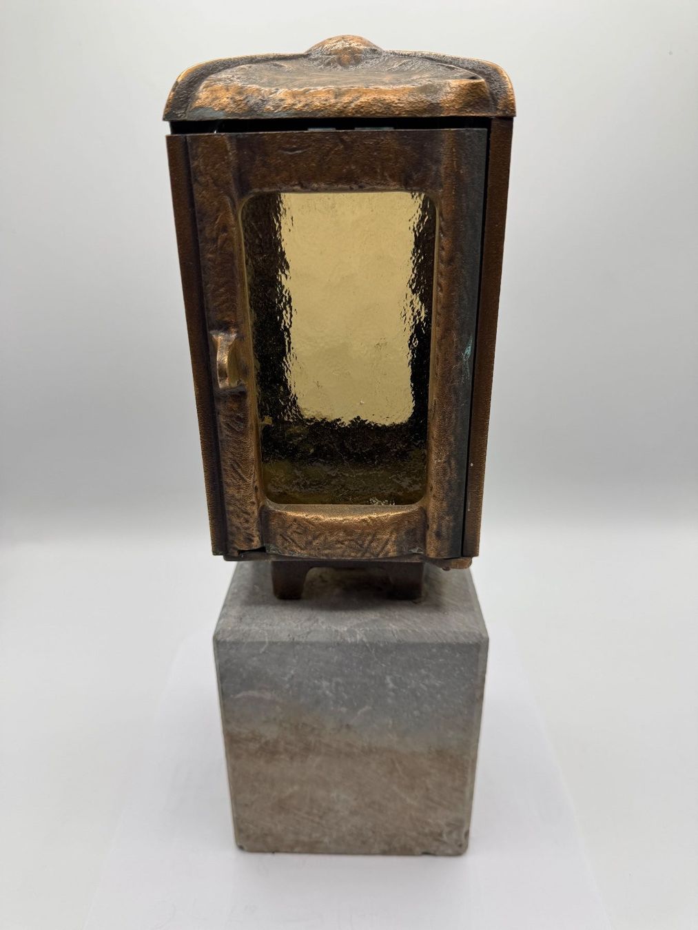 Lanterne: Laterne aus Bronze mit Steinsockel – Usato da Sachseln venduto da BONATI01 2