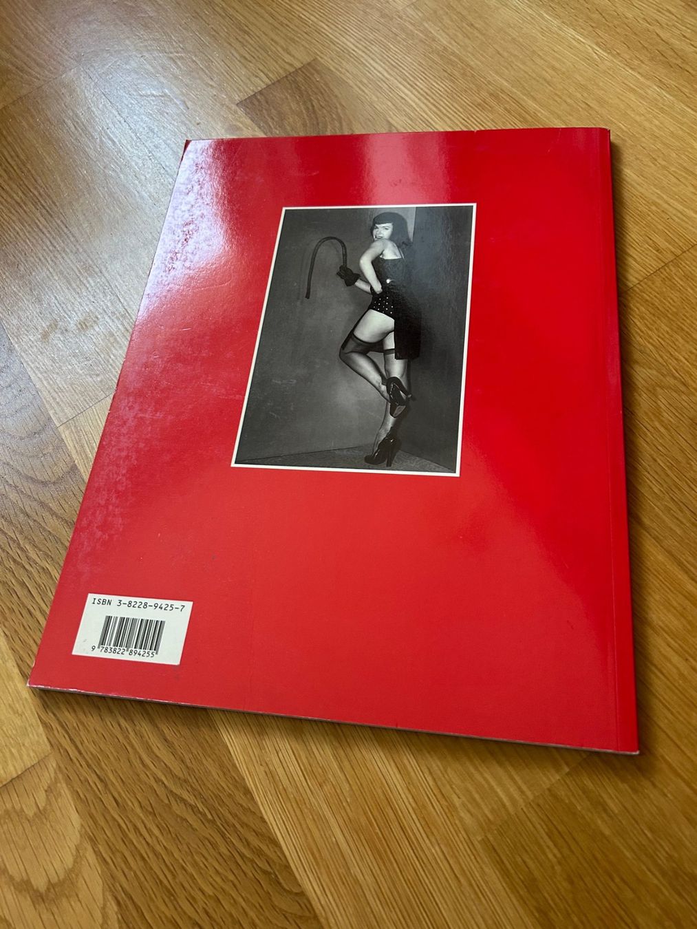 Bücher: Betty Page Queen of Pin-Up Fotobuch 1993 3 Sprachig D/E/FR – Gebraucht aus Greifensee von 315WDO 7