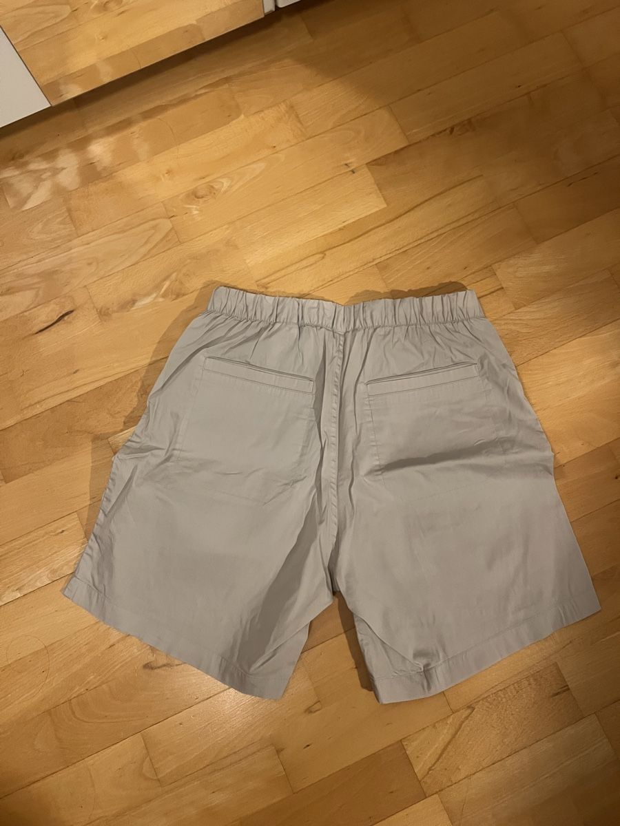 Cos Pantaloni: Short COS beige taille S – Usato da Villars-Ste-Croix venduto da Maaaat 1