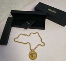 Goldene Versace Halskette Medusakopf