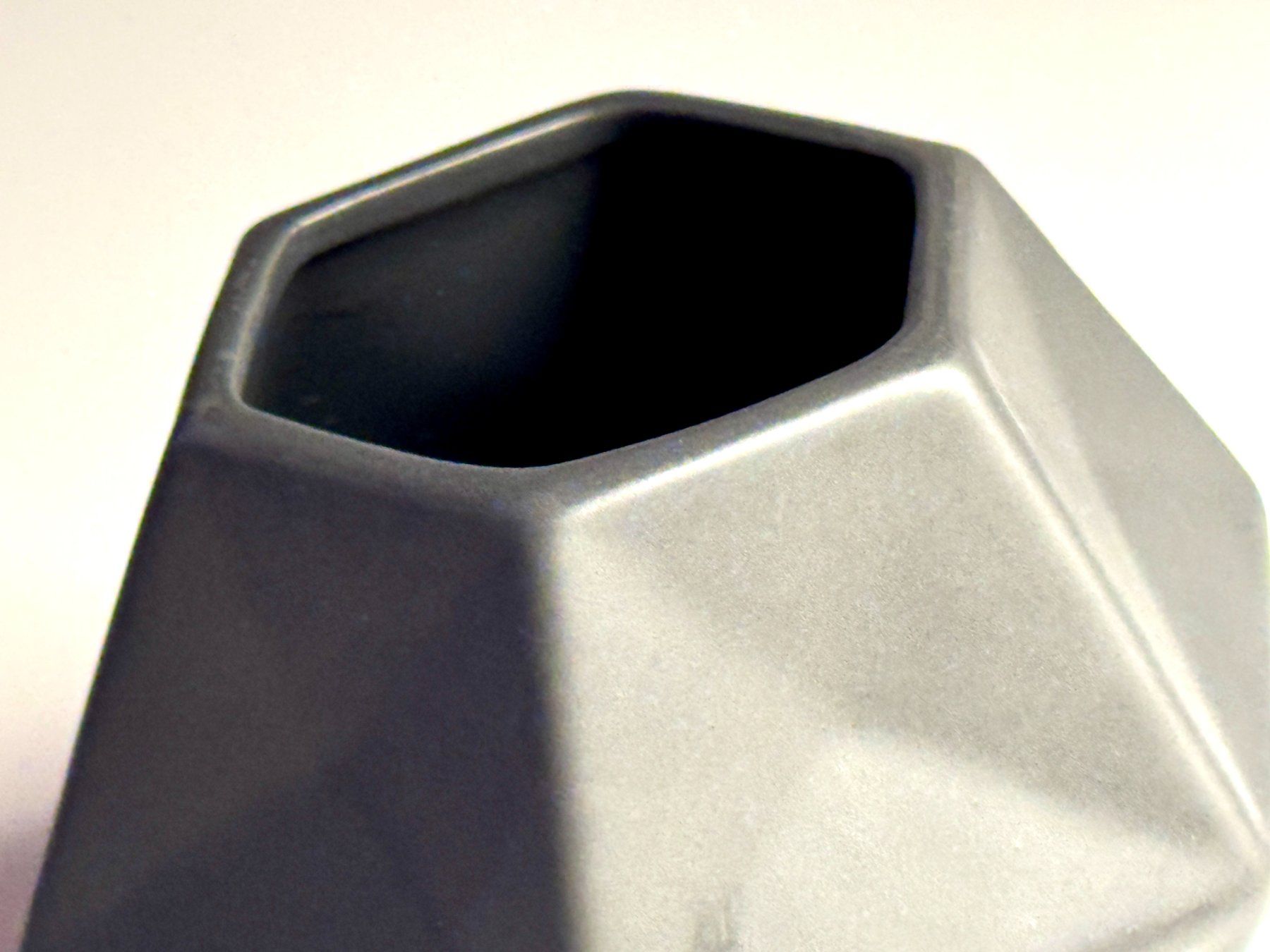 Ikea Blumentöpfe: IKEA Mini-topf / vase,  keramik, origami-style – Gebraucht aus Schlieren von Edgar_k 2