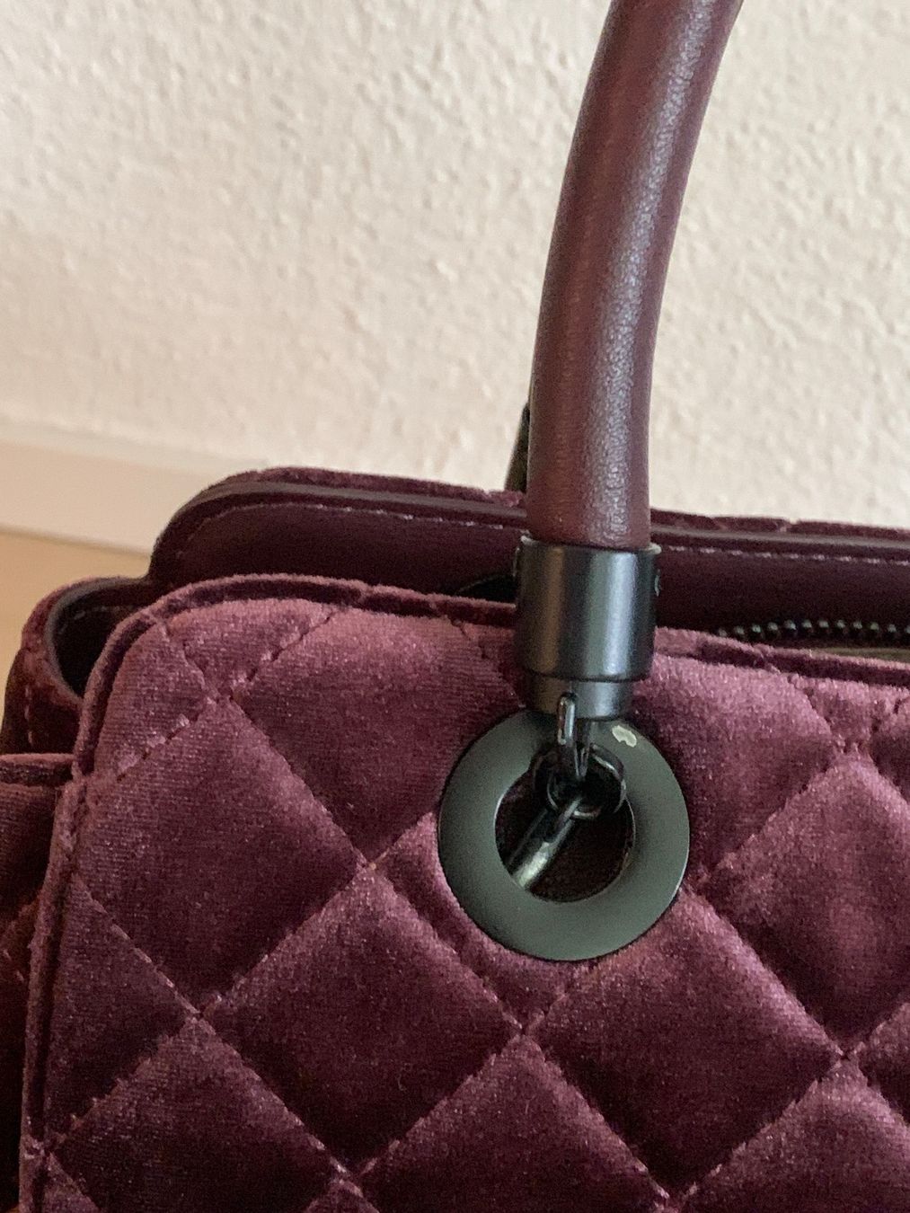 Taschen für Damen: Alessia Massimo Tasche Samt - purple - gesteppt - TOP – Gebraucht aus Dübendorf von san_tt6m 5