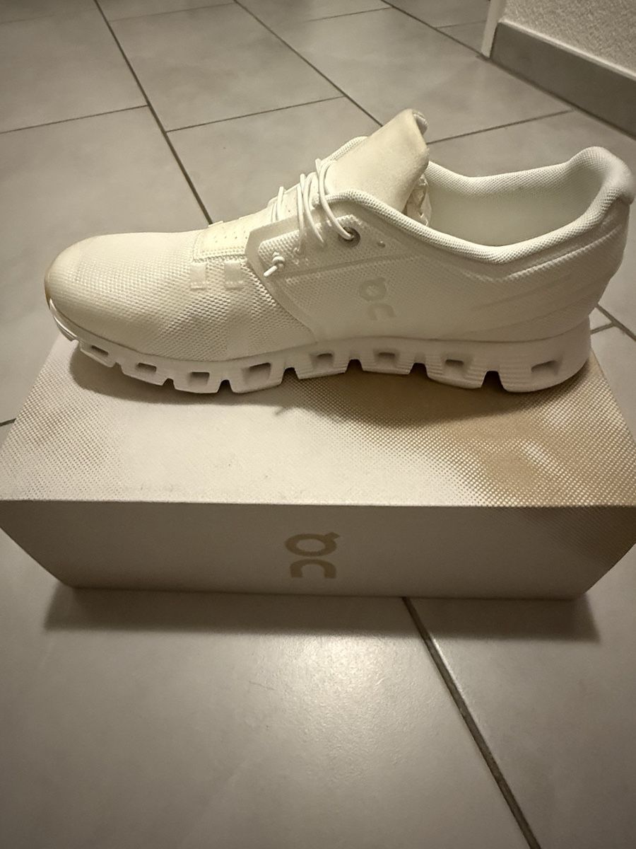 On Scarpe da uomo: ON Cloud 5 Undyed, 44.5, neu – Nuovo e nell'imballaggio originale da Uster venduto da Yobu