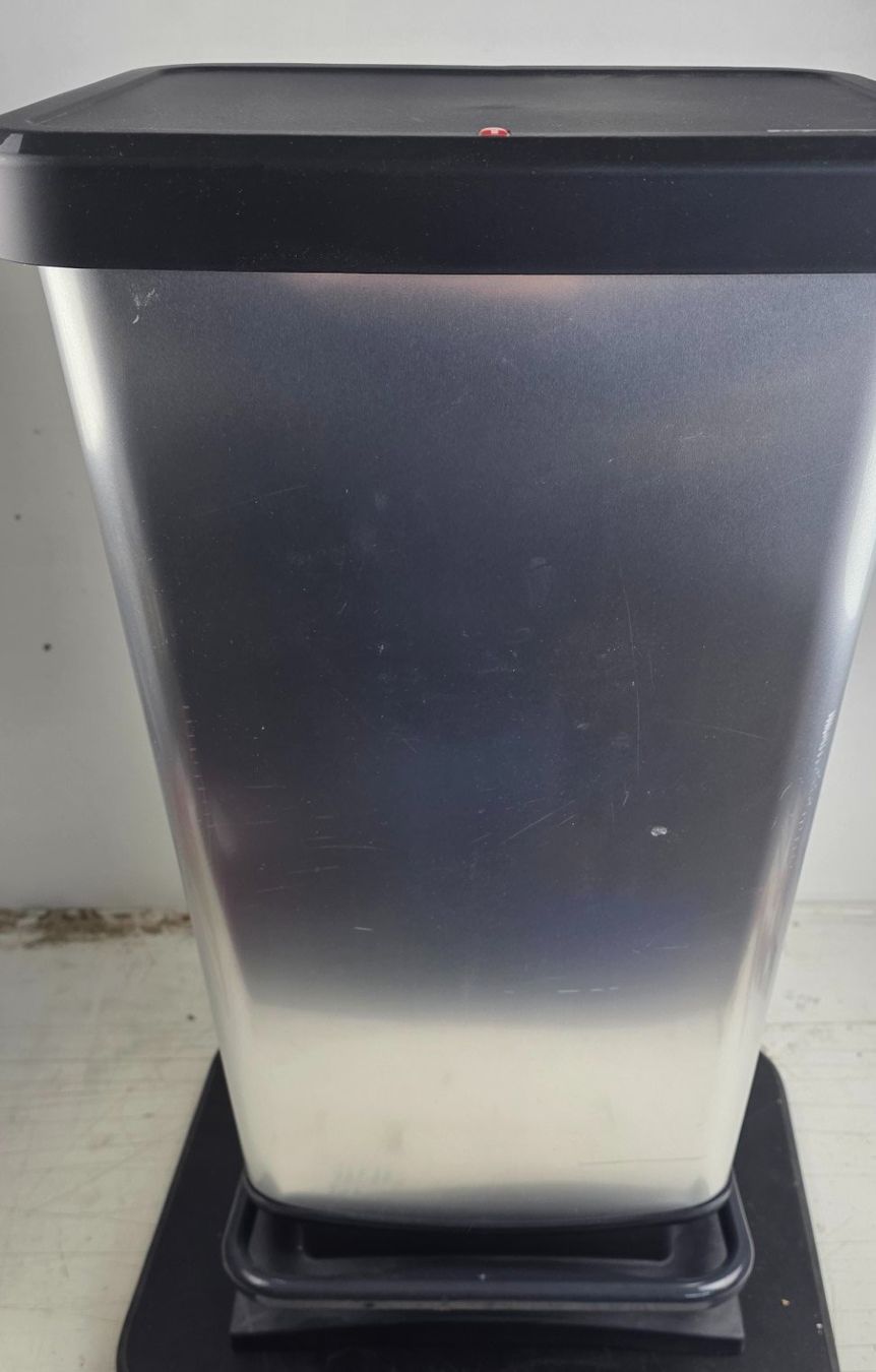 Abfalleimer: Mülleimer / Abfallbehälter PASO 40 L – Kunststoff – Silber – Gebraucht aus Flums von Flumsantik
