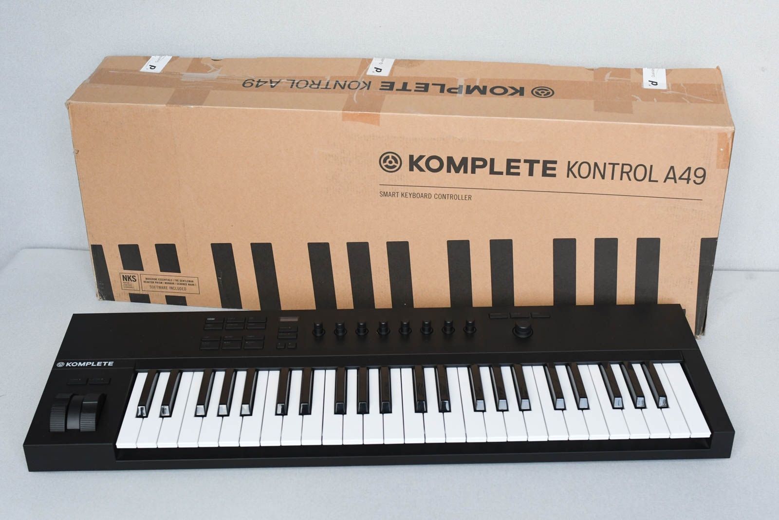 Native Instruments Strumenti musicali: Native Instruments Komplete Kontrol A49 MIDI Keyboard – Usato da Winterthur venduto da Syorn 4