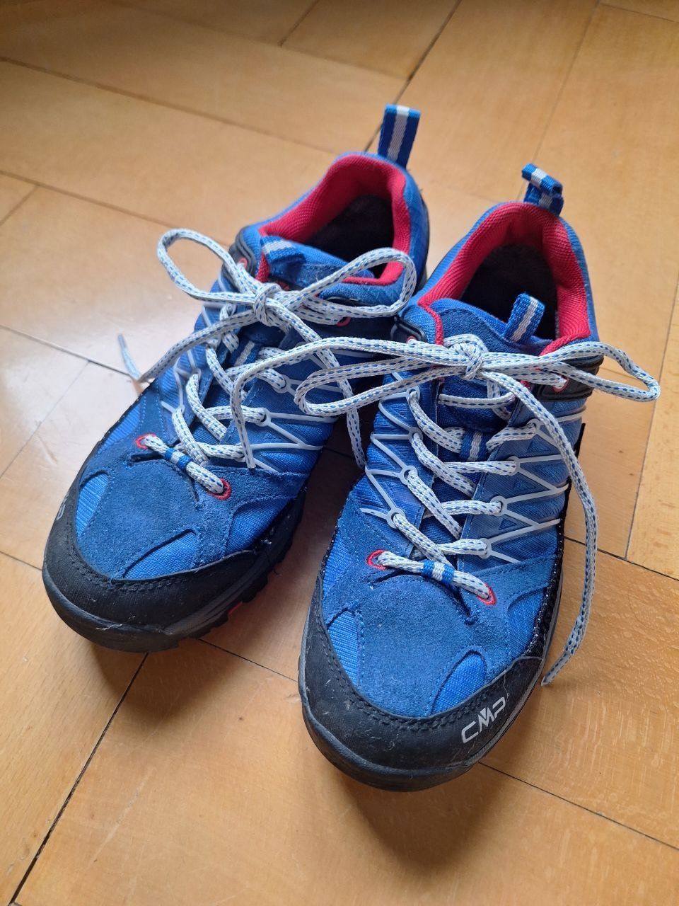 CMP Chaussures garçon: CMP Kinder-Wanderschuhe Gr. 38 – D'occasion à Bern par zizzerzazzer