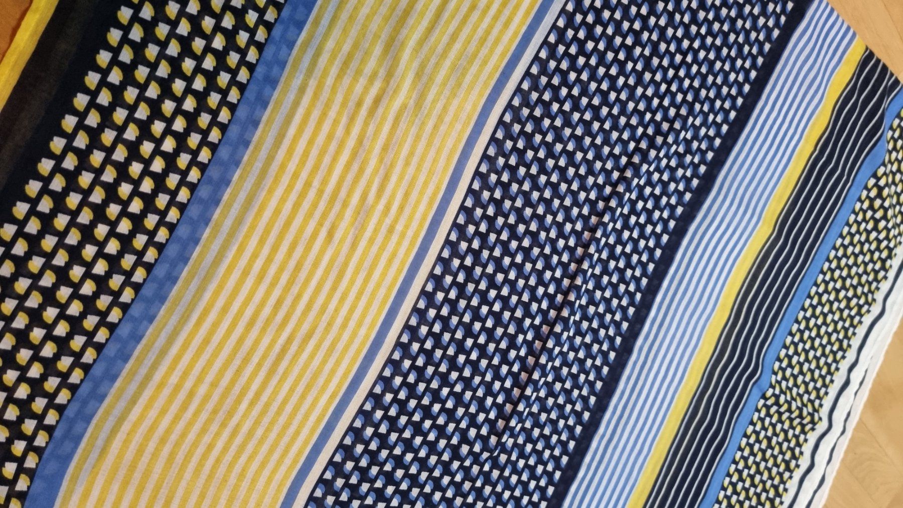 Foulards, Tücher & Schals: 🌺Rundschal🌺 – Gebraucht aus Wald ZH von CapLux 6