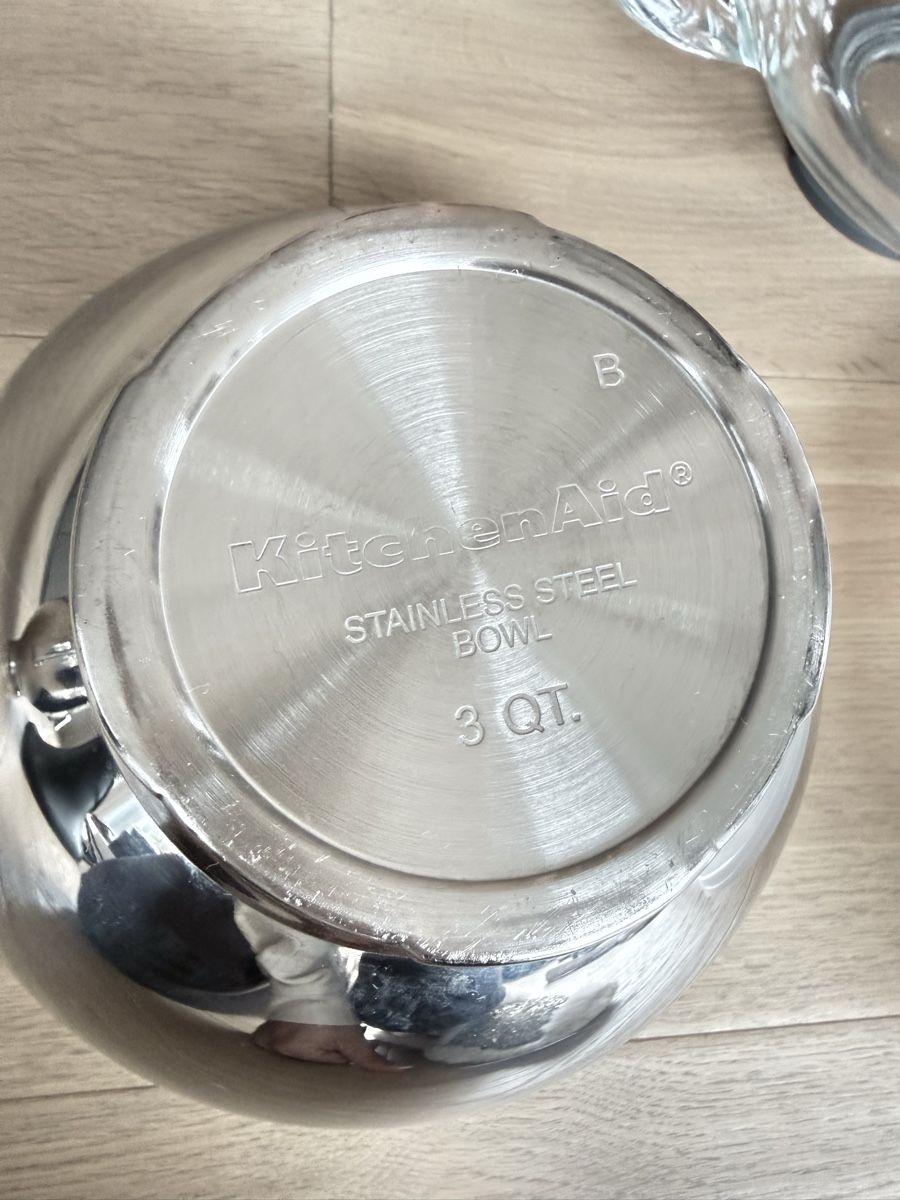 Kitchenaid Ciotole: KitchenAid 2 Schüsseln mit Deckeln – Usato da Habsburg venduto da franziska_81 3
