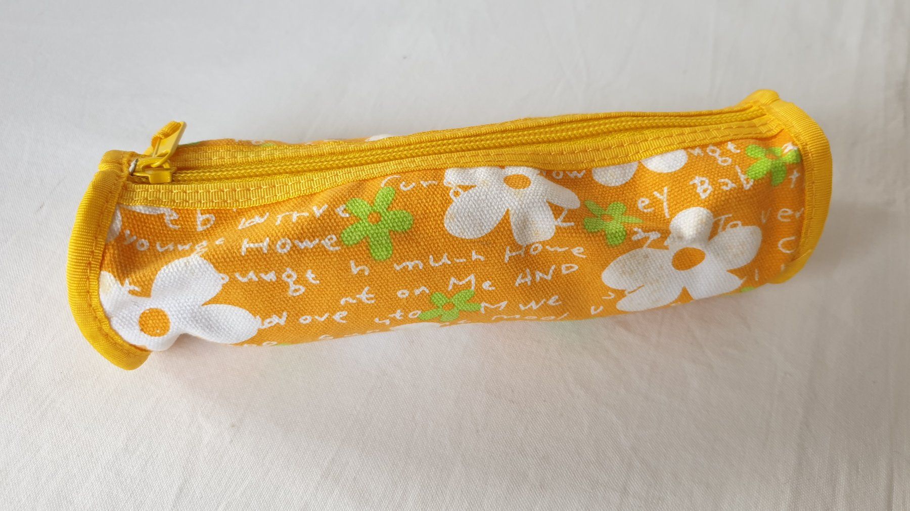 Astucci : Stifte-Etui Stoff Gelb/Orange – Nuovo (secondo la descrizione) da Biel/Bienne venduto da Bormida64