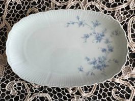 Zarter Alt Tirschenreuth Teller mit blauen Blüten (23.5cm)