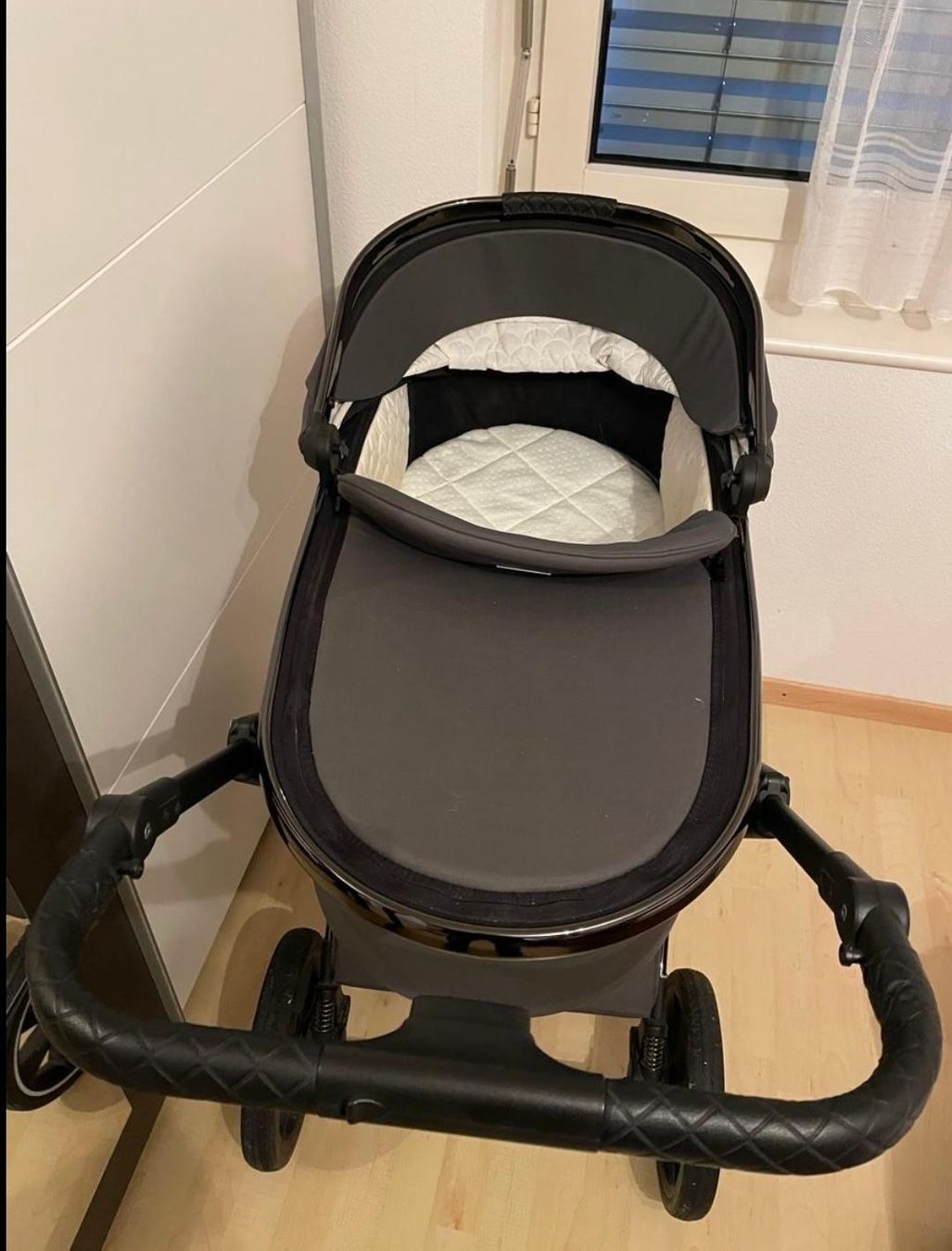 Carrozzine: Kinderwagen  – Usato da Rothrist venduto da Younus 1