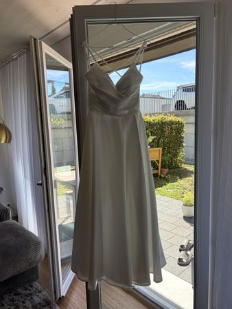 Brautkleid weiss mit Spaghettiträgern 1x getragen wie neu
