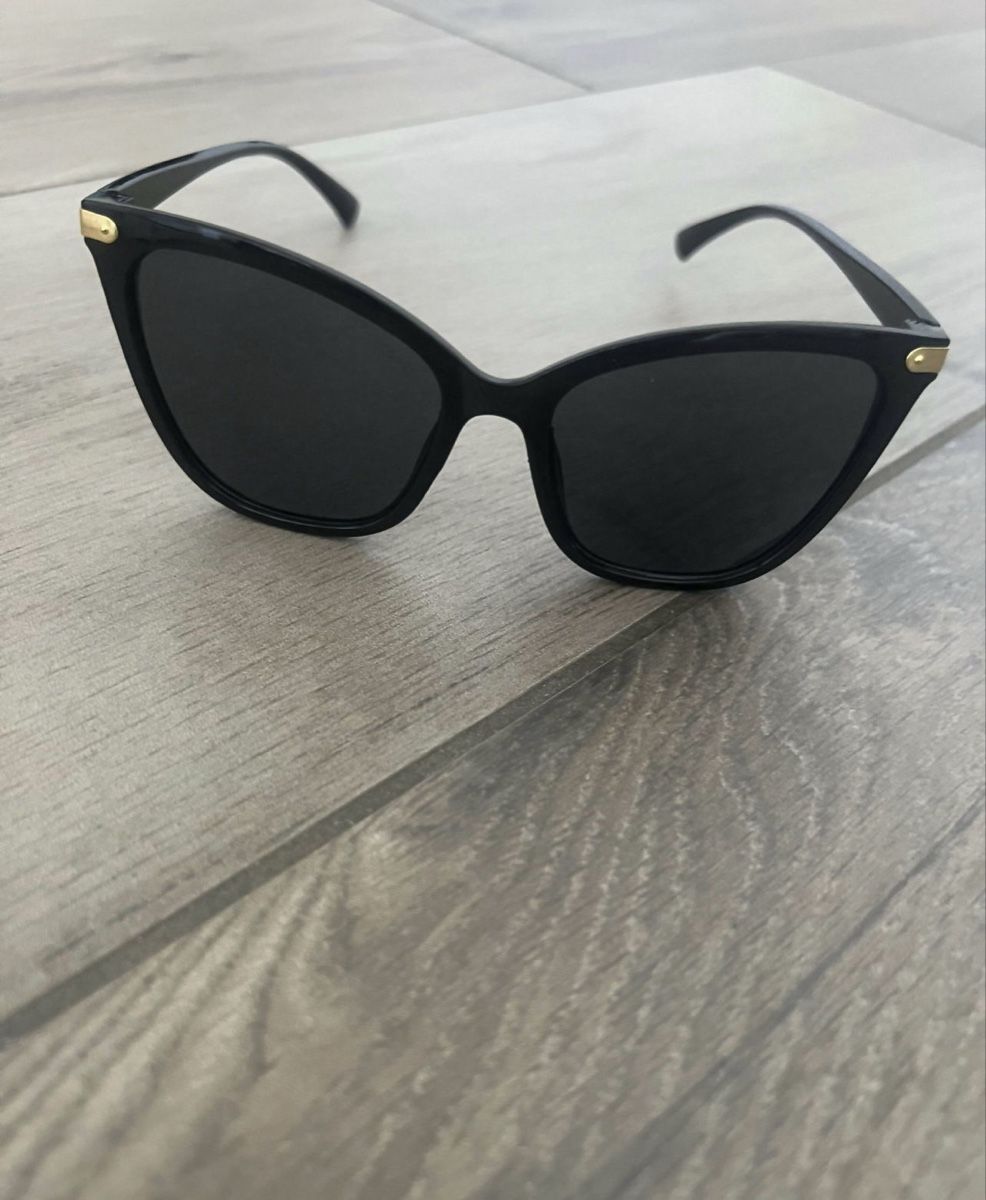 Occhiali & Lenti: Schwarze Sonnenbrille ungetragen  – Nuovo e nell'imballaggio originale da Dübendorf venduto da ali_g7p8