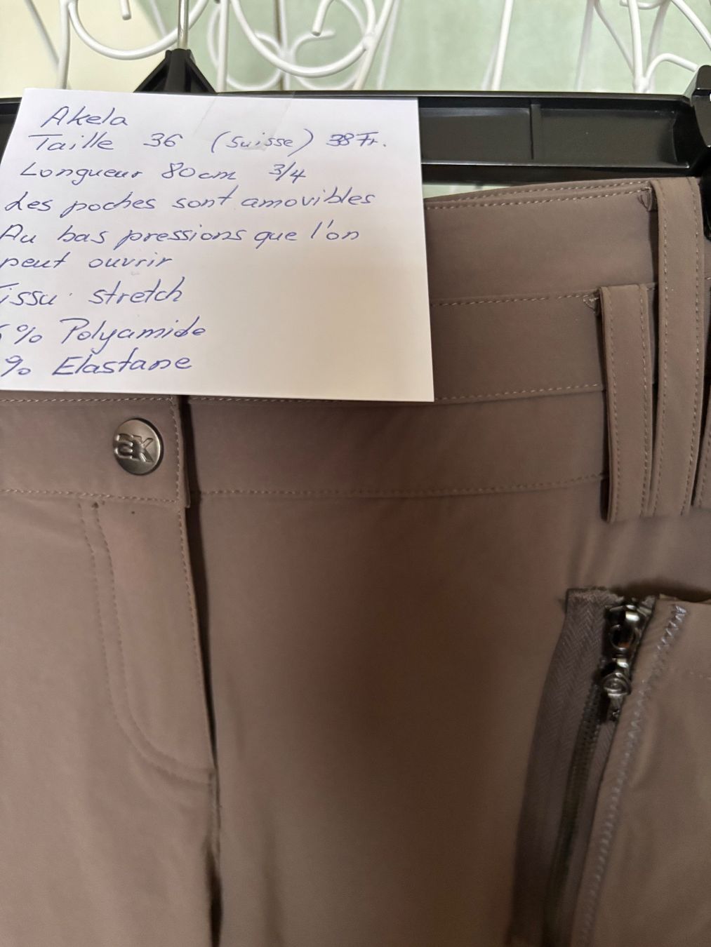 Pantaloni: Pantalon 3/4 neuf Akela – Usato da Murten venduto da Louis1954 3