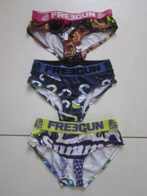 Biancheria intima: Lot de 7 slips Freegun taille 128 – Usato da Vouvry venduto da Arwenne 1