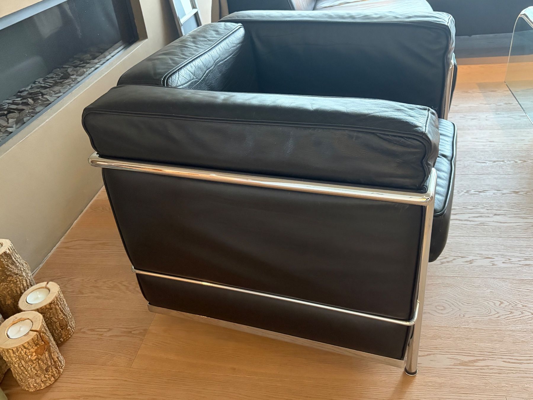 Le Corbusier Poltrone: Sessel Le Corbusier LC2 Replikat – Usato da Liestal venduto da Kate-Helen 1