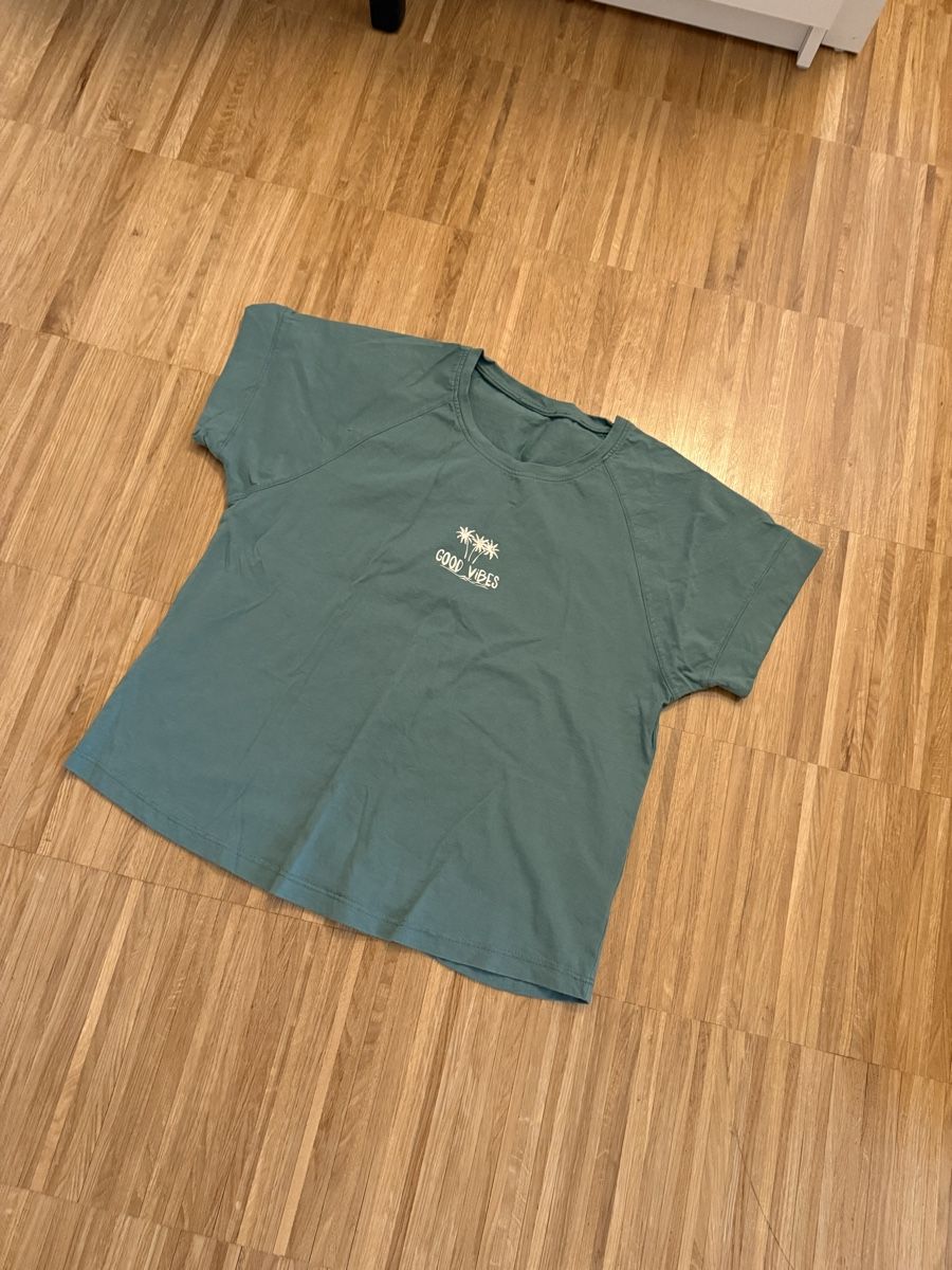 T-shirt: Green T-shirt – Nuovo (secondo la descrizione) da Adliswil venduto da Marjin