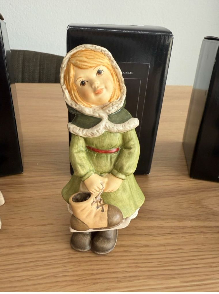 Figuren: Goebel Mädchen mit Schlittschuhen  – Gebraucht aus Sarmenstorf von Nathaliie_21