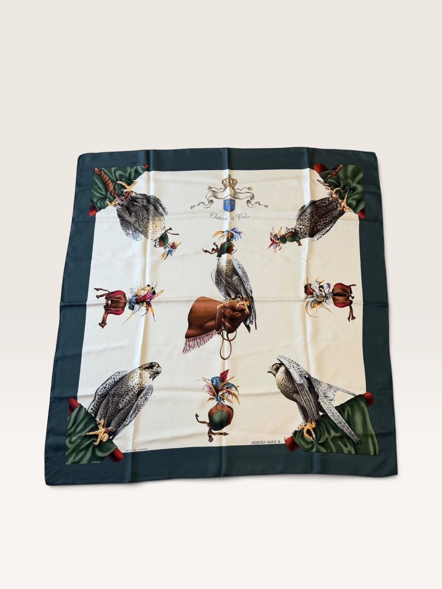 Hermès Foulard & Sciarpe: Foulard Chasse à vol Hermes  – Usato da Conthey venduto da inf_rt7m