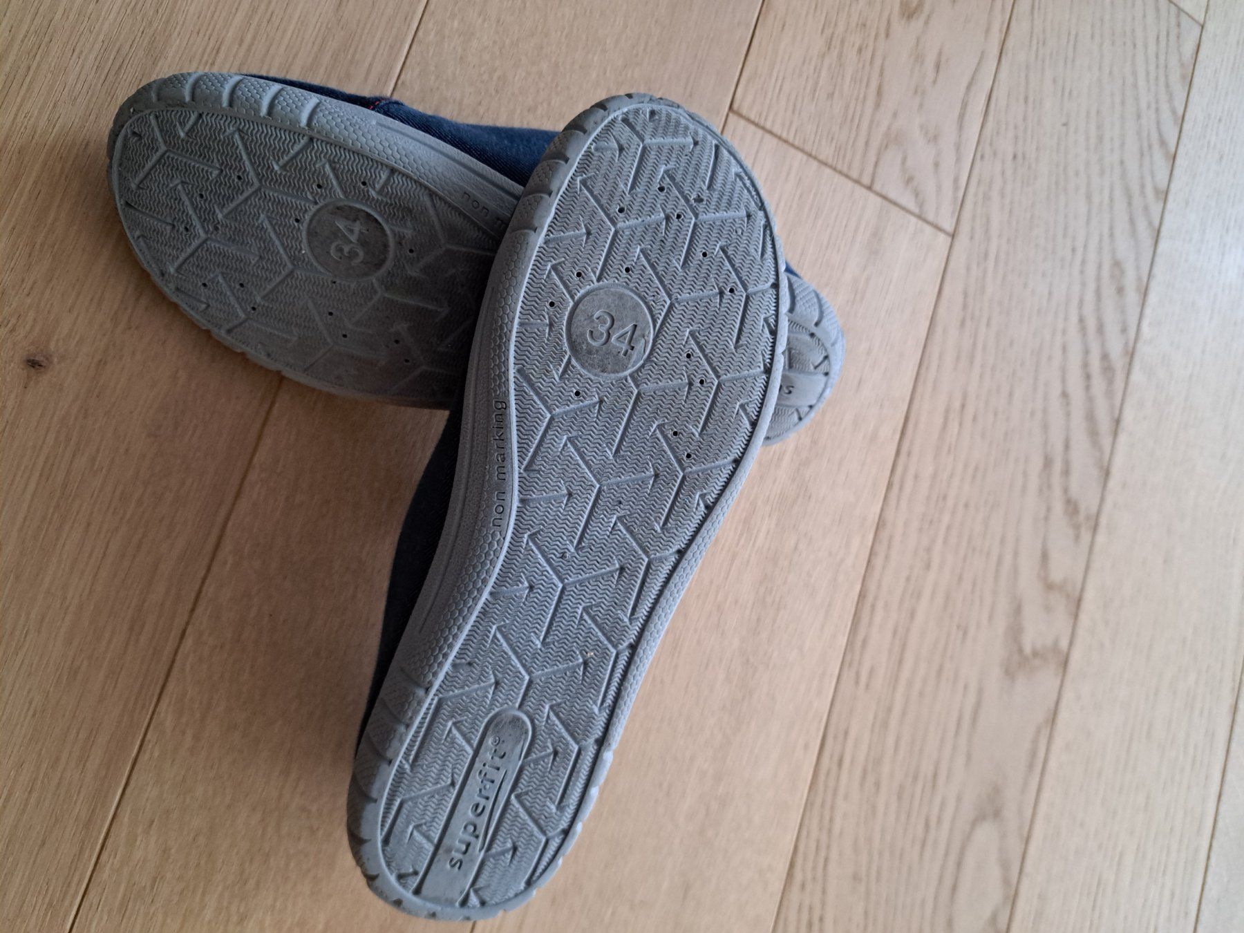 Superfit Scarpe per ragazzi: Superfit Hausschuhe Grösse 34 – Usato da Perlen venduto da Sarah1985 1