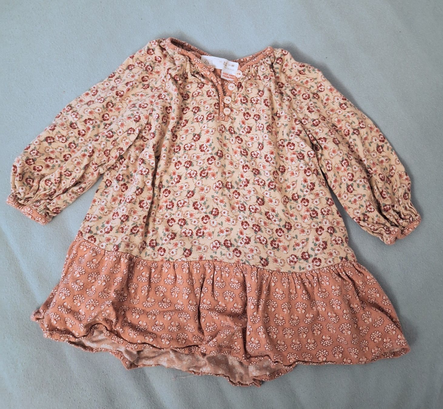 Kleiderpakete & -sets: Set 5 Girls' Dresses, size 98 – Gebraucht aus Volketswil von LisaSch1 2
