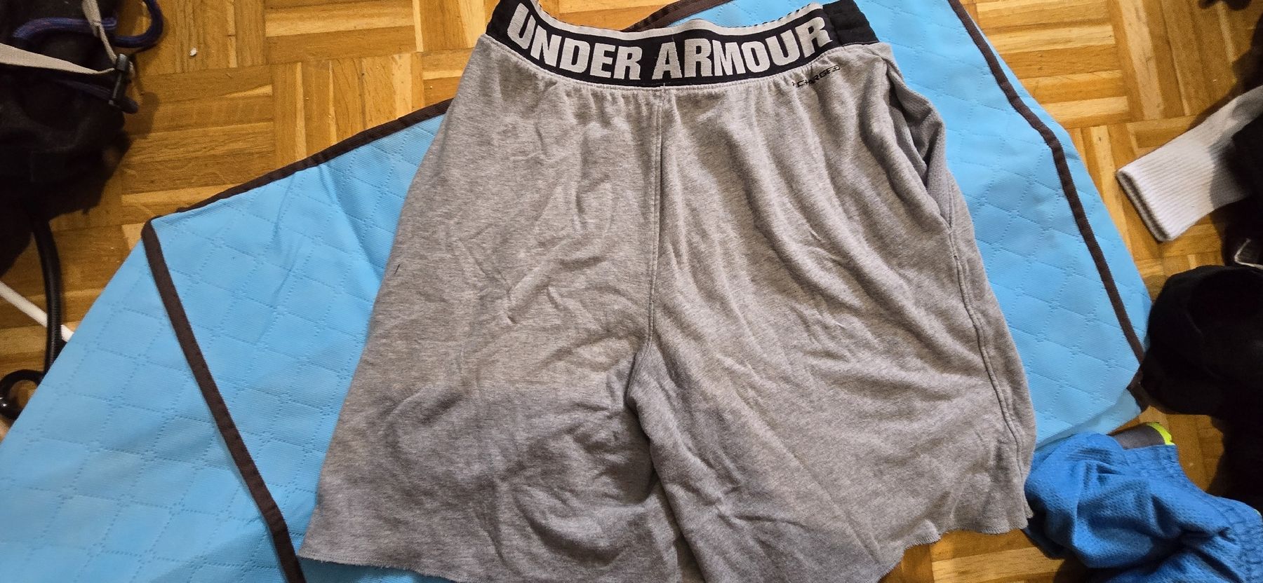 Under Armour Pantaloni: Short Under Armour HeatGear S/P – Usato da Mont-sur-Lausanne venduto da Didinho 2
