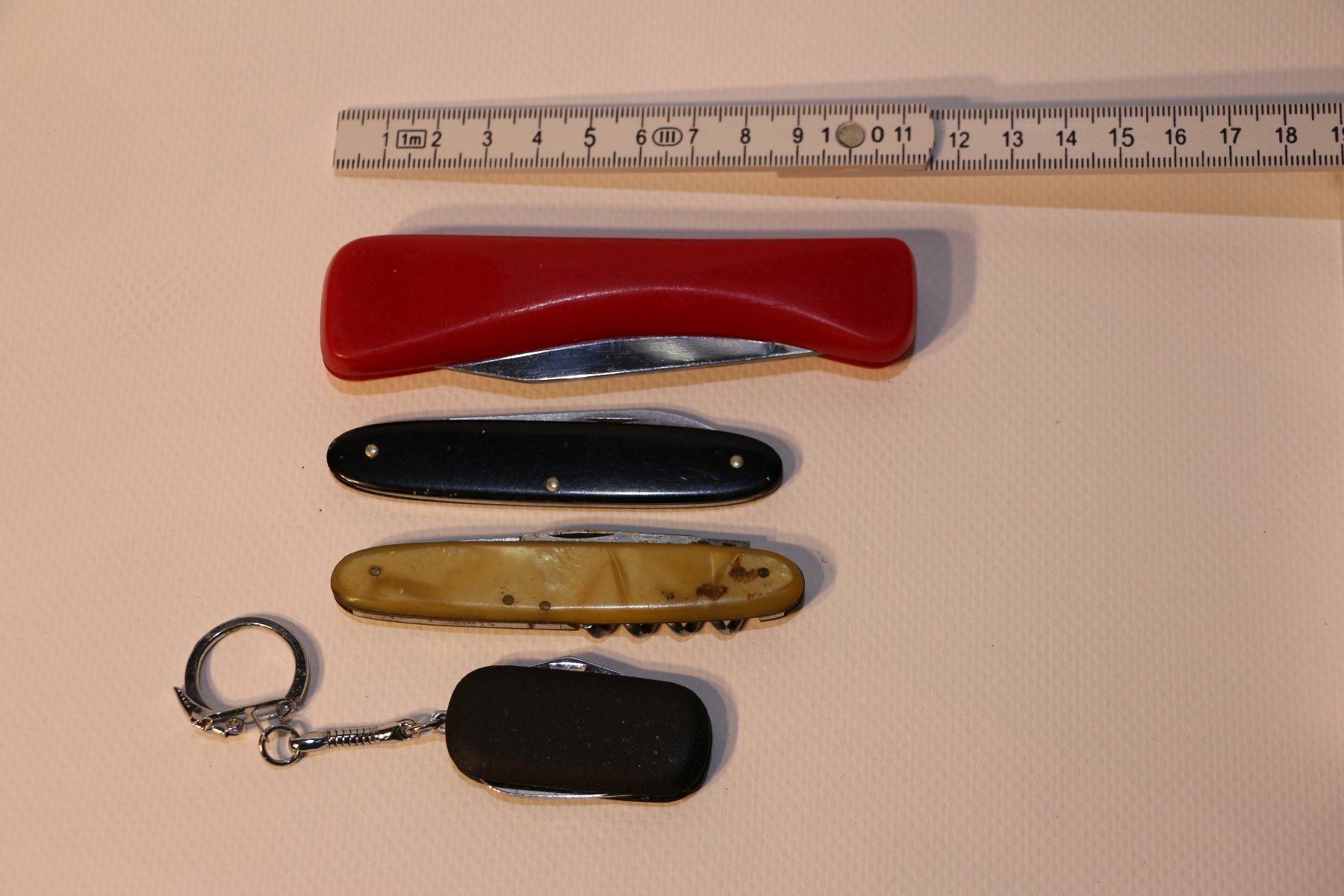 Coltelli tascabile: Diverse Taschenmesser – Usato da Corminboeuf venduto da antikerverkauf 1
