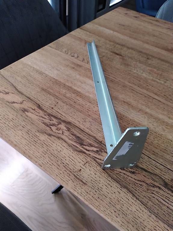 Ferramenta:  28  Metallkonsolen  480mm – Usato da Menziken venduto da lirs 1