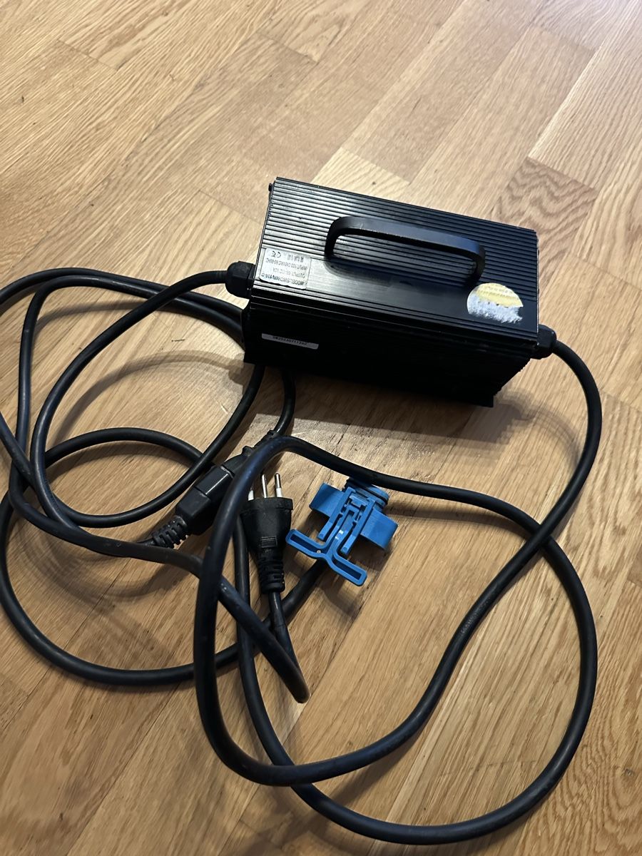 Ladegeräte: 48V Battery Charger - Model SWCH48V10A-B - Tested – Gebraucht aus Pratteln von Besliu.Claudiu 4