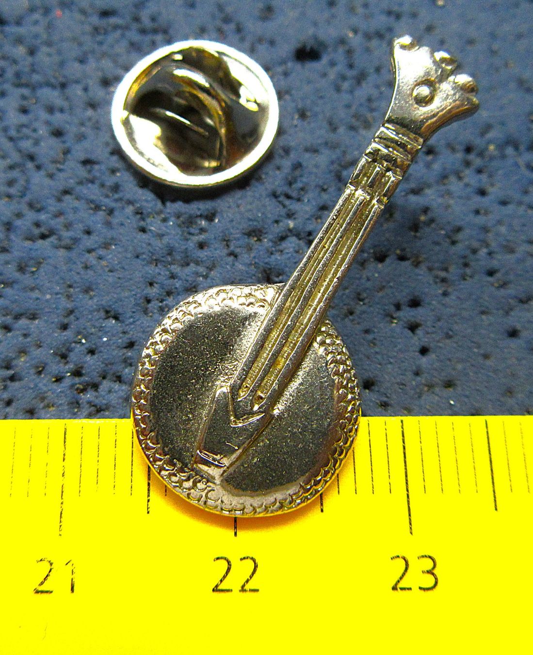 Plaketten & Abzeichen: BANJO MUSIC PIN SILBRIG – Gebraucht aus Ettingen von Hausi4711