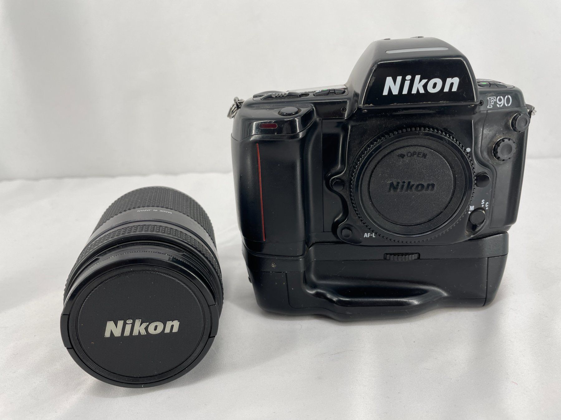 Nikon Fotocamera: NIKON F90 MB 10 0BJ 35 – Usato da Lausanne venduto da PlusValue_Lausanne 4