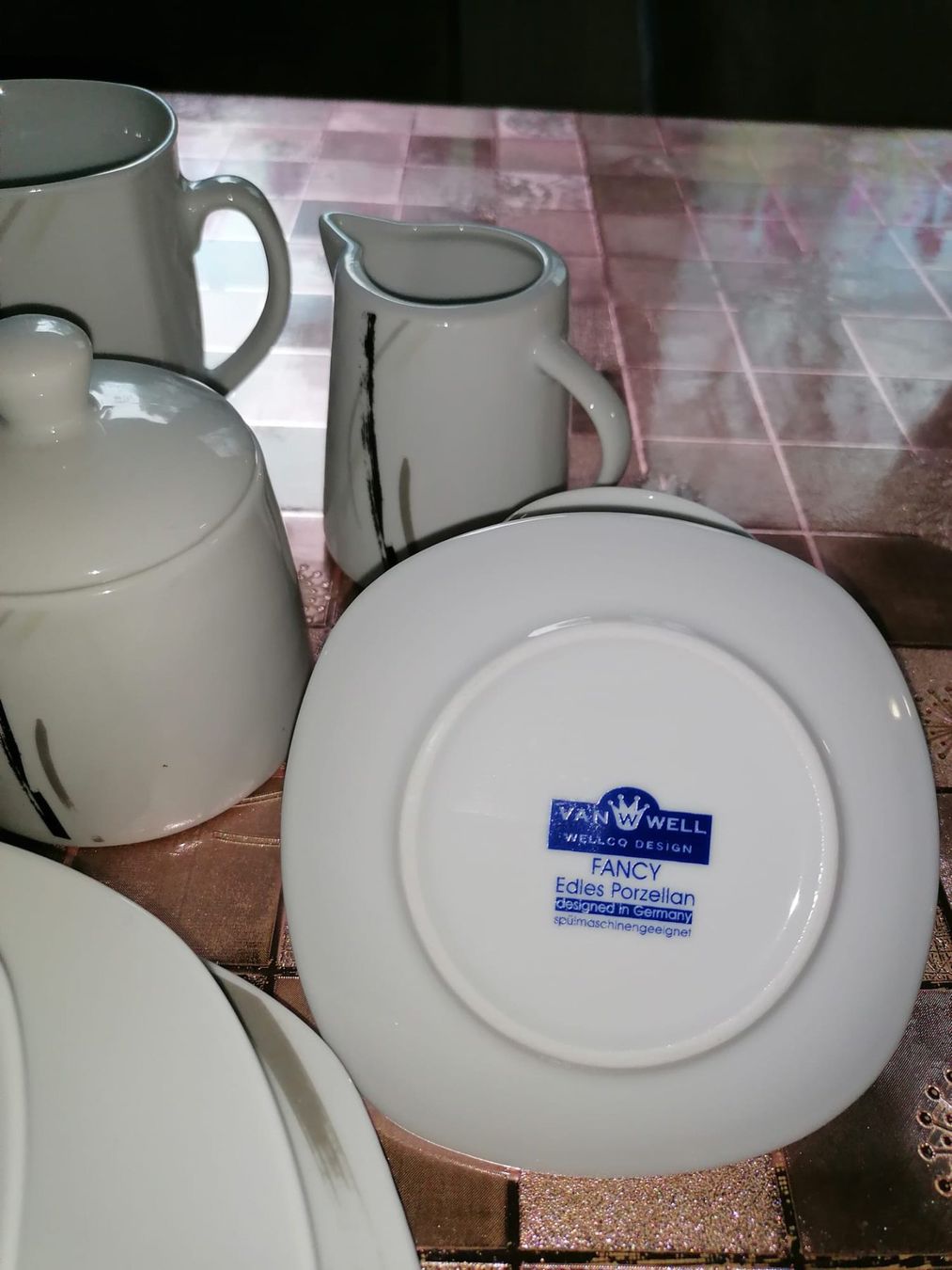 Set di piatti: Wunderschönes Porzellan Service – Nuovo (secondo la descrizione) da Corcelles-près-Payerne venduto da RxOne_Krs 5