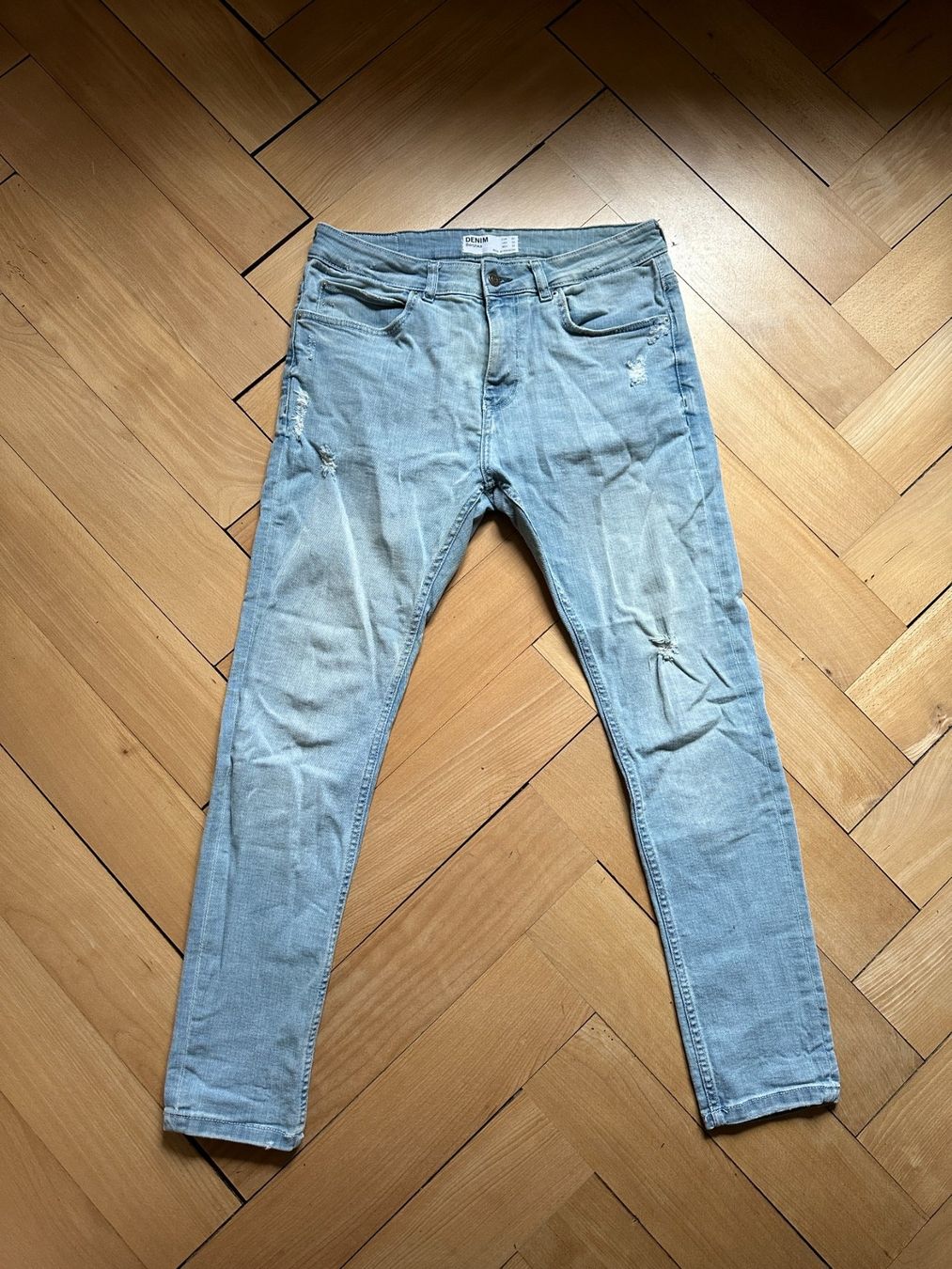 Bershka Jeans: BERSHKA - Jeans hellblau M – D'occasion à Zürich par Diazaio