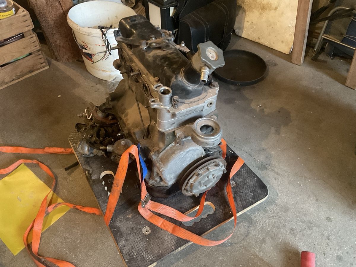 Seat Motoren: SEAT 600D Motor mit WEBER Vergaser und Luftfilter – Defekt aus Winterthur von ValentinLupp