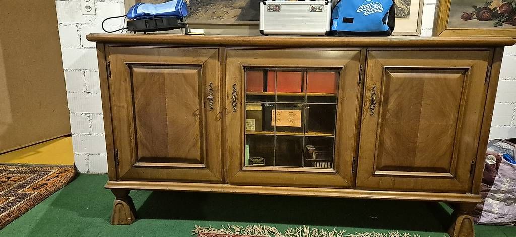 Büffets: Buffet Nussbaum massiv – Gebraucht aus Winkel von and_8ylb