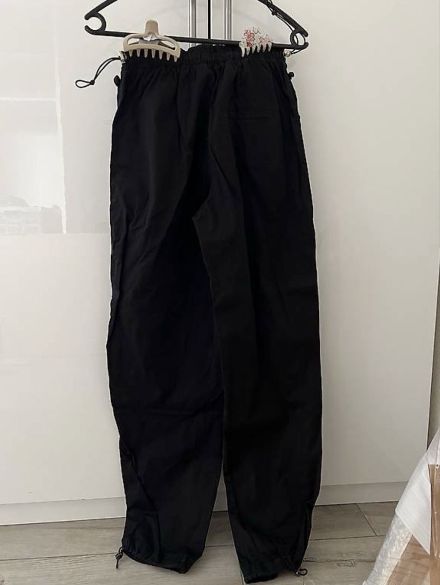 Bershka Hosen: Schwarze Cargohose – Gebraucht aus Dietikon von Mischi2167 1