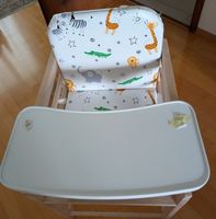 Kindersitz / Hochstuhl aus Holz mit Tisch und Polster