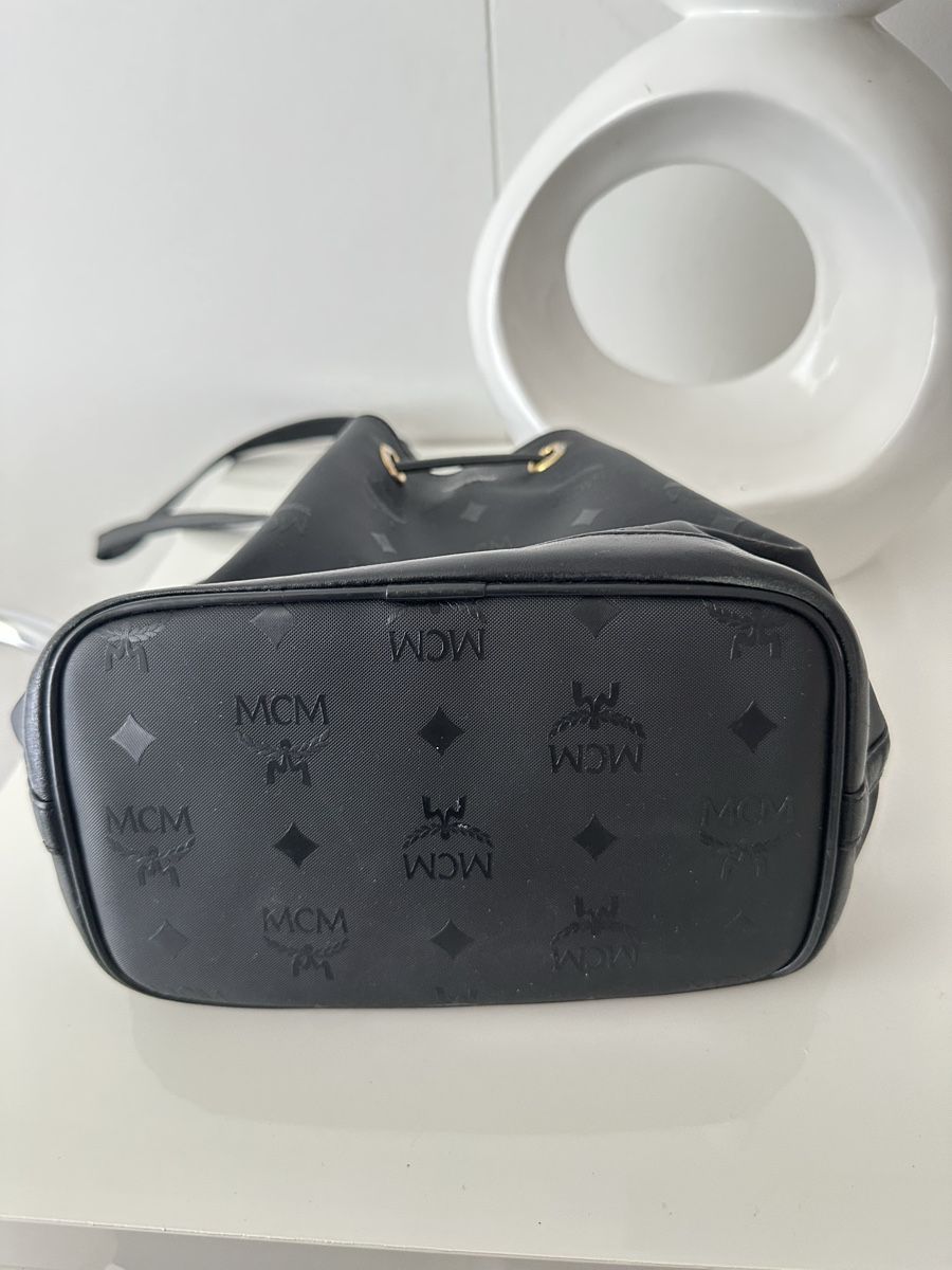Mcm Sacs femmes: MCM Beuteltasche schwarz monogramm gebraucht – D'occasion à Walzenhausen par auw_sx8w 2