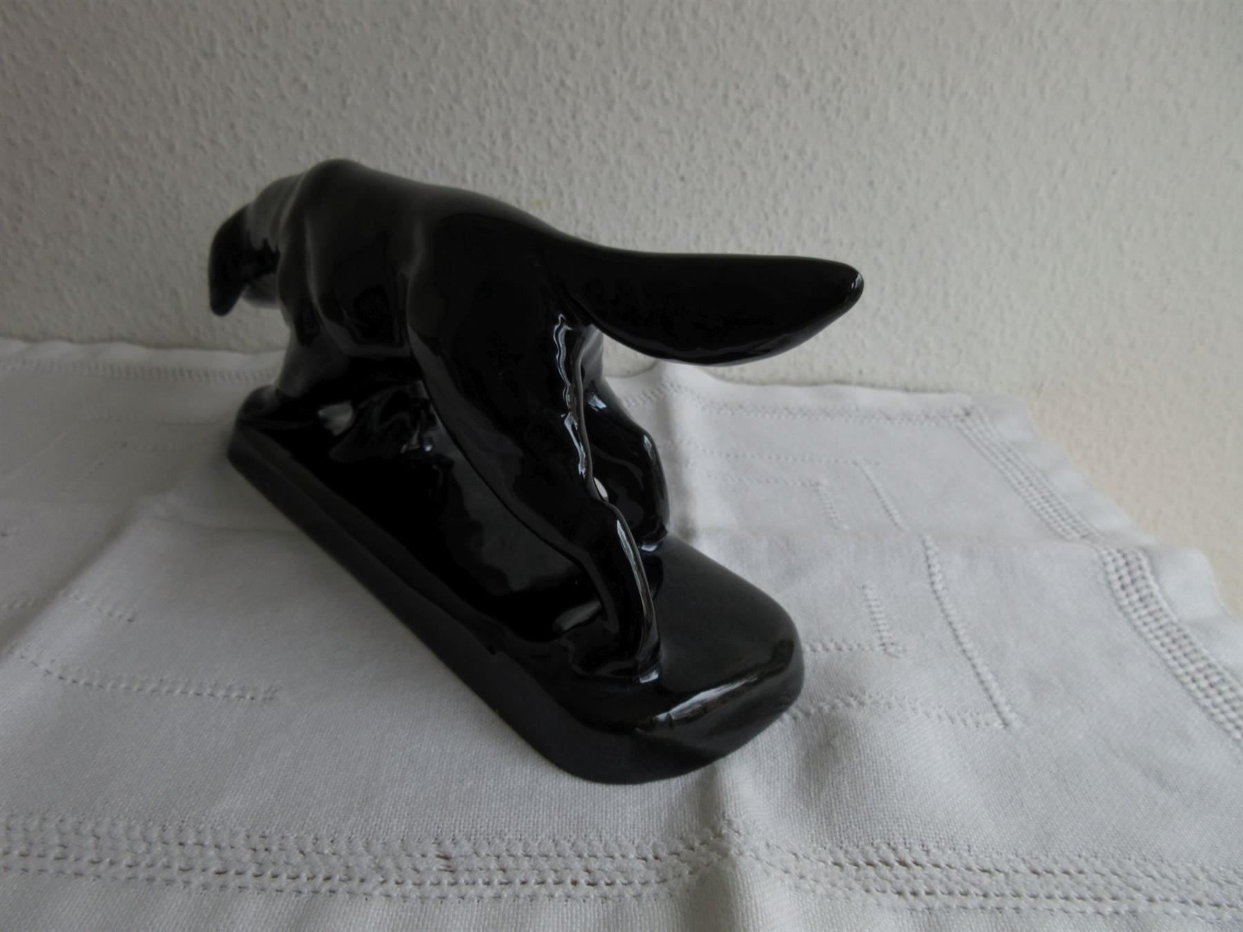 Statuette: Laufen Keramik - schwarzer Jagdhund – Usato da Binningen venduto da mondoantico 3