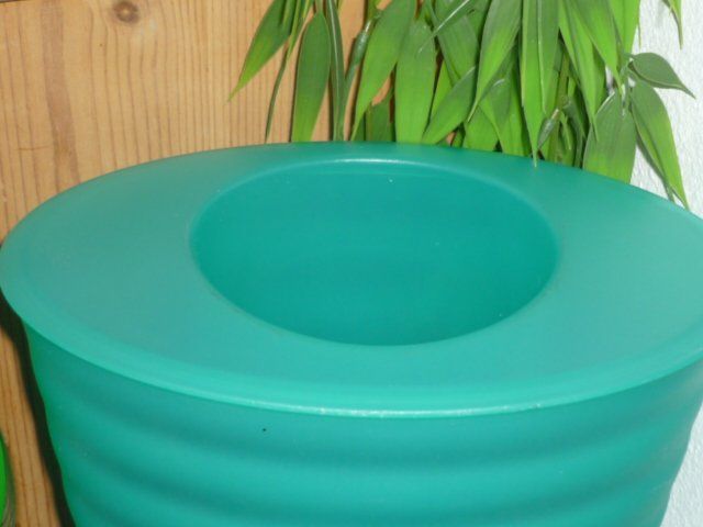 Tupperware Contenitori & Simili: TUPPERWARE FÜR WEIN-WASSER..FLASCHEBEHÄLTER... – Usato da St.Gallen venduto da Anso 1