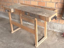 Werkbank Holz mit Schraubstock gebraucht 40-60 Zeichen