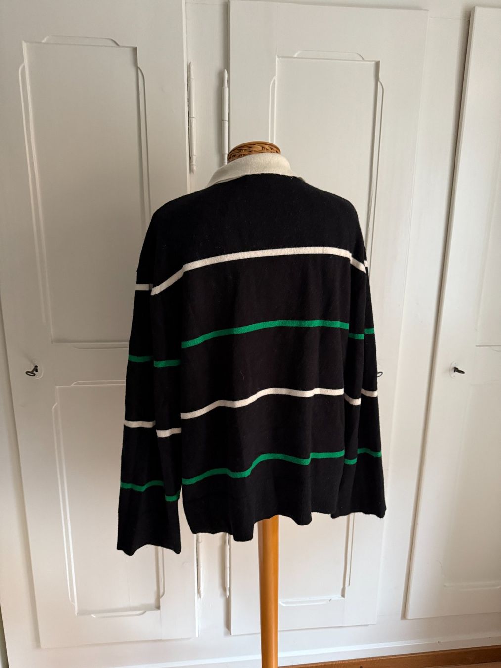 Na-kd Pullover & Sweatshirts: NA-KD - Strickpullover schwarz gestreift M – Gebraucht aus Zürich von Diazaio 2