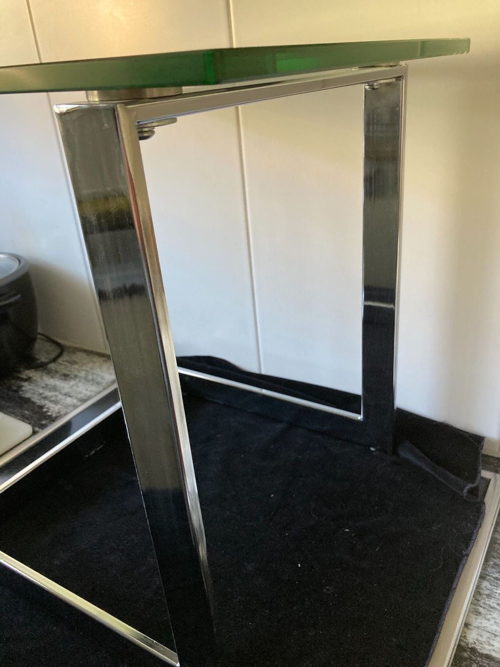 Tavoli: Tempered Glass. Kl. Glas-Tisch – Difettoso da Zürich venduto da Chaeffeler 4
