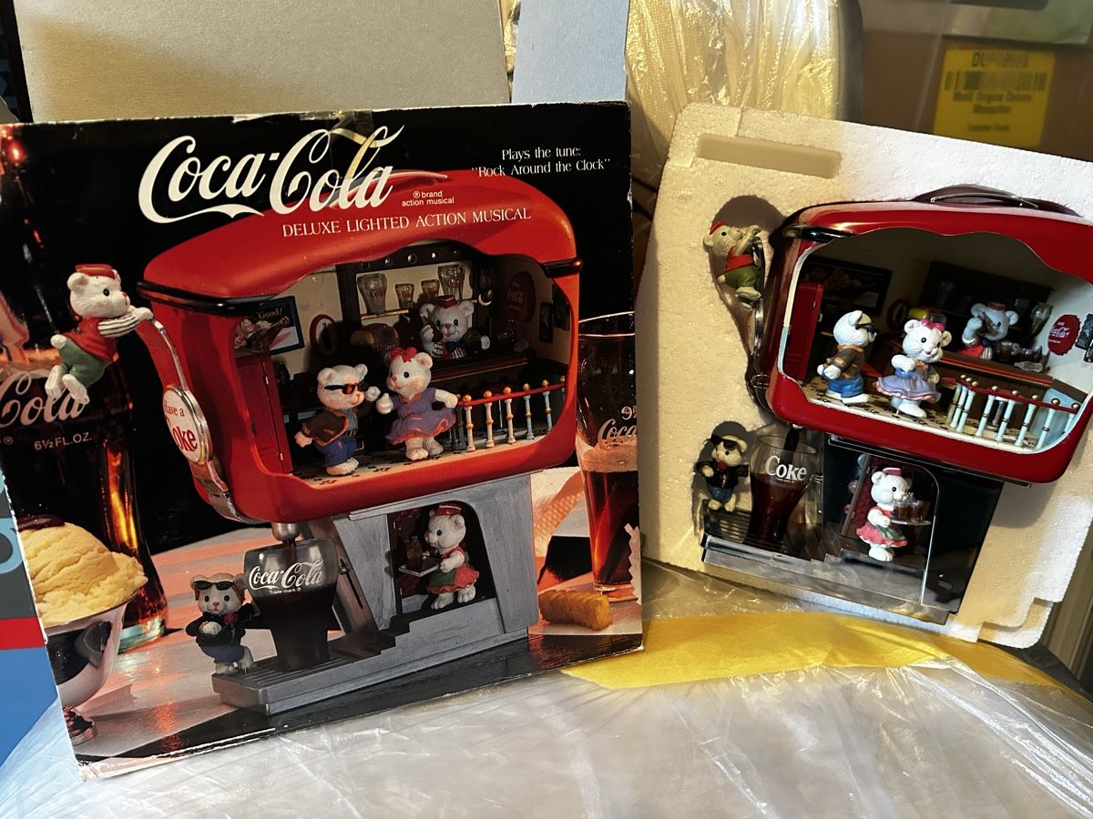 Modellbausätze & Standmodelle: Coca-Cola Lighted Soda Shop – Gebraucht aus Selzach von mar_y2pd